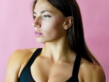 ''Красивее, чем закат". Бех-Романчук показала фигуру в миниатюрных шортах