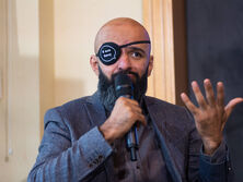 37-летний Маси Найем: Я рад, что отец никогда не узнает, что я курю и что ранился на войне