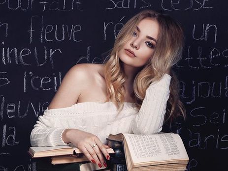 Дочь Пескова: Родители обращали мое внимание на то, как жалко выглядели русские, пытающиеся на пальцах объяснить, что им нужно