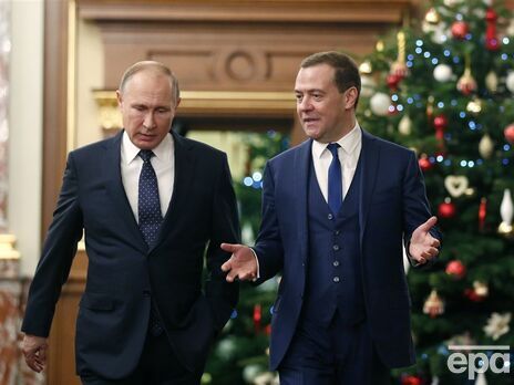 Бывший спичрайтер Путина Галлямов: Путину в командировках готовят помещения, где все должно быть чики-пики, а за Медведевым таскают набор фетишей: его любимые картины, вазы, розовых медвежат