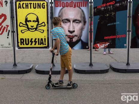 Бывший спичрайтер Путина Галлямов: Окружение Путина не исключает, что все пойдет по жесткому сценарию и придется бежать. Вначале рассматривался Китай, потом в нем разочаровались и переключились на Вен