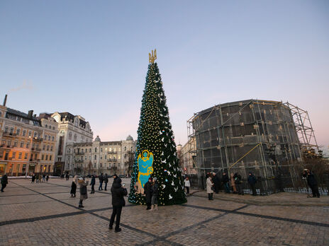 В Киеве зажгли огни на главной новогодней елке