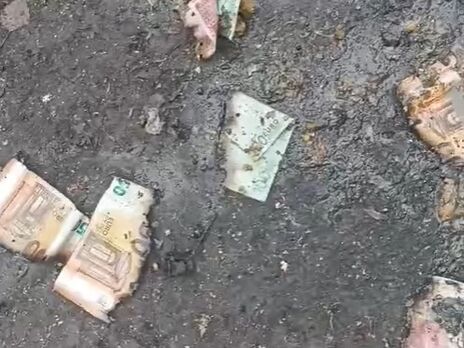 В Тернопольской области деньгами забило канализацию