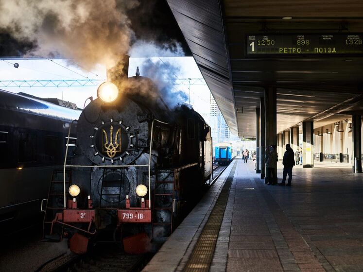 "Укрзалізниця" запускает по Киеву праздничный ретро-поезд