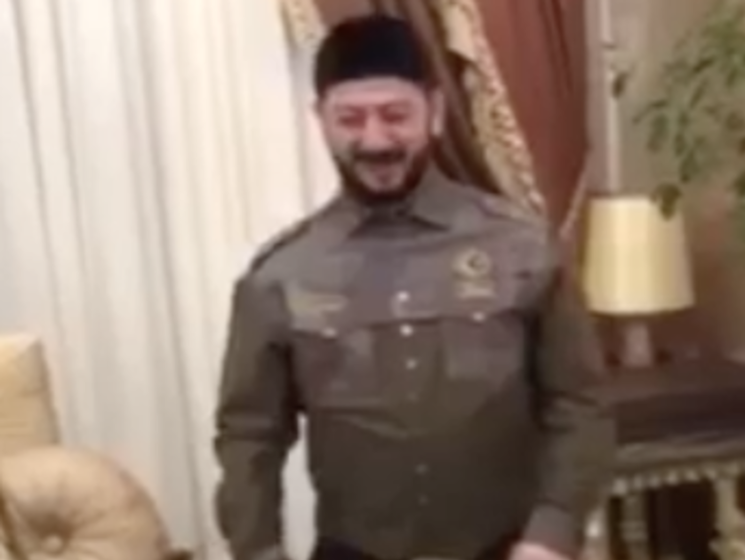 Репетицию пародии Галустяна на Кадырова опубликовали на YouTube. Видео