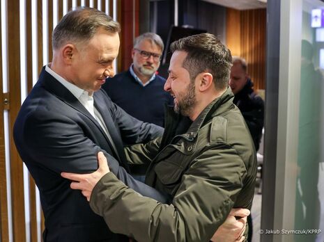 Зеленский, возвращаясь в Украину, встретился с президентом Польши 