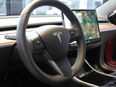 Tesla збільшує знижки на свої автомобілі, бо побоюється скорочення попиту – Reuters