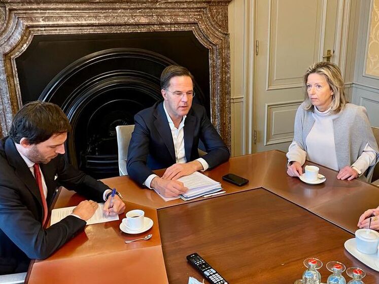 Зеленський і прем'єр Нідерландів провели телефонну розмову. 2023 року Україна отримає підтримку на €2,5 млрд