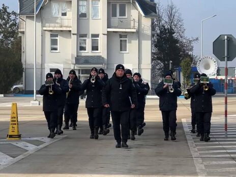 Молдавские пограничники поздравили украинских с новогодними праздниками и спели 