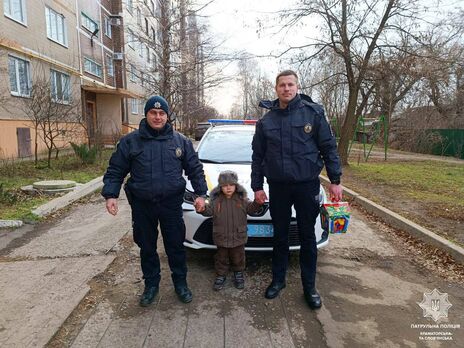 Патрульные посетили мальчика в Славянске, чье фото растрогало сеть