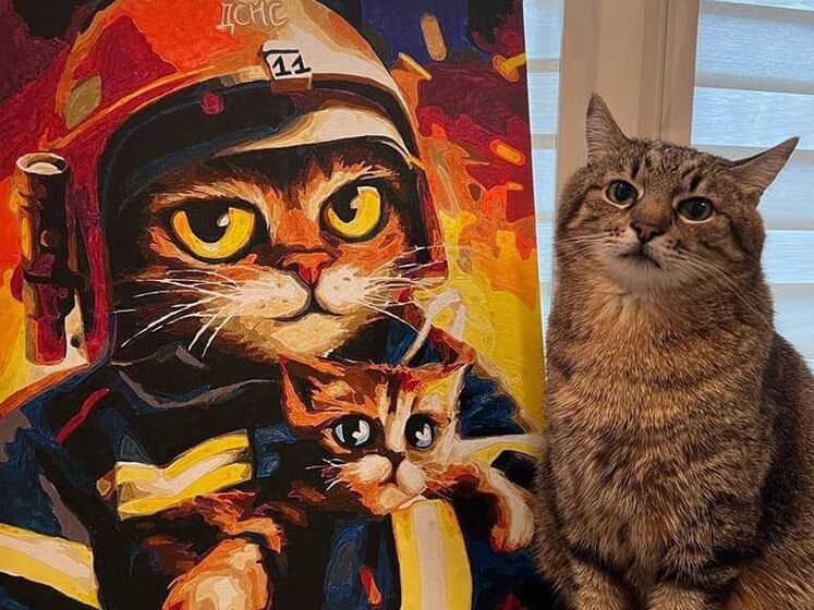 Харківські пожежники подарували коту Степану картину, де кіт рятує кота
