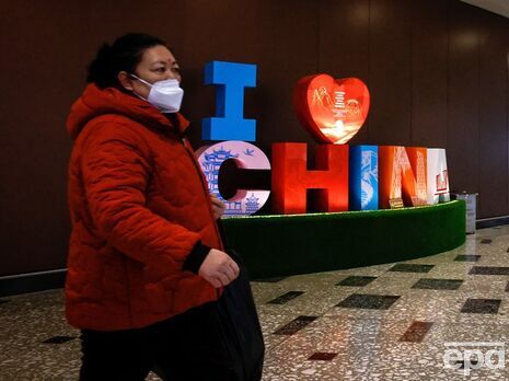 Китай скасує карантин для тих, хто в'їжджає в країну, на тлі рекордного спалаху коронавірусу
