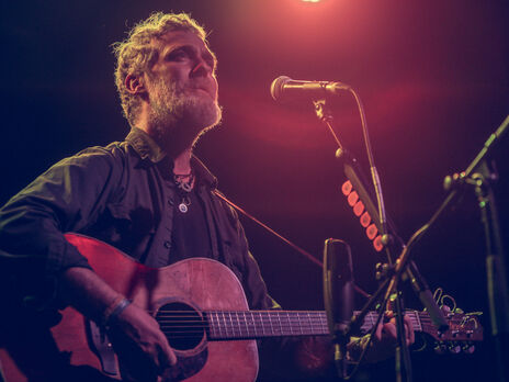 Фронтмен ірландського гурту The Frames виступив у Дубліні з піснею на підтримку українців. Відео