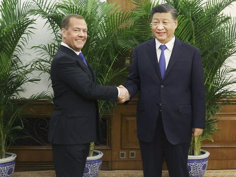 Яценюк: Китай начал публично напрямую не поддерживать Россию