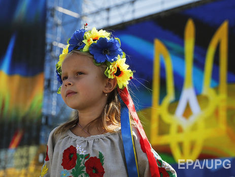 Соцопрос: 68,8% граждан Украины считают родным языком украинский, 27% – русский
