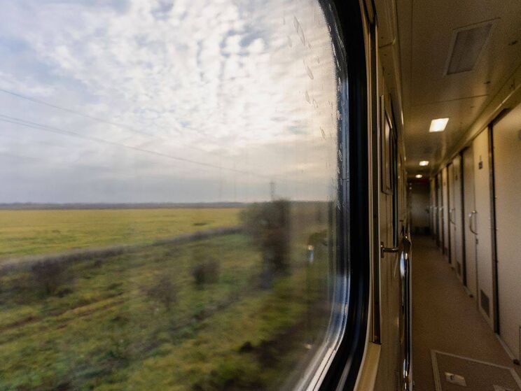 Частично обесточена ж/д сеть в шести областях, "Укрзалізниця" обновила список опаздывающих поездов