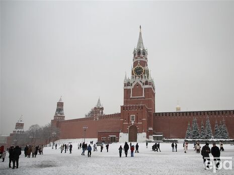 На Красній площі в Москві чоловік намагався підпалити новорічну ялинку, його затримали