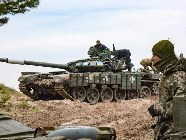 Россияне ведут наступательные действия на двух направлениях и обстреливают села – Генштаб