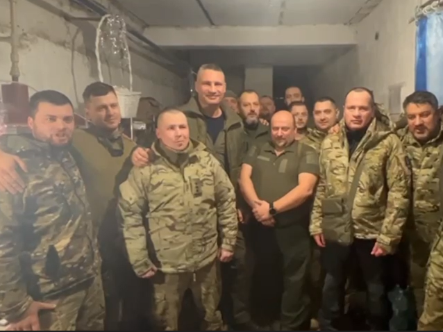 Кличко встретил Новый год вместе с защитниками в Бахмуте