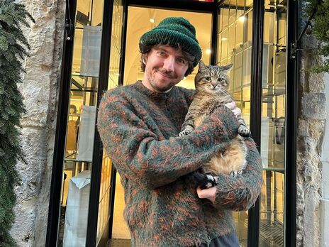 Кіт Степан у Львові зустрівся з українським дизайнером Багінським