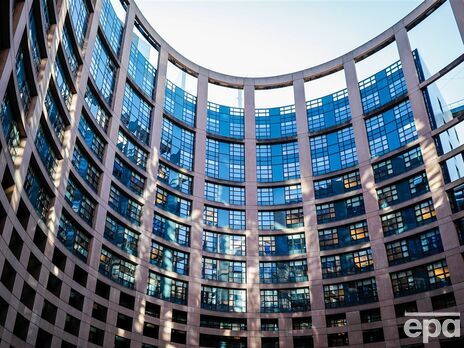 Президентка Європарламенту ініціює позбавлення недоторканності двох європарламентаріїв