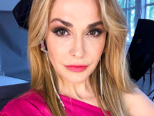 "Счастливые мирные времена". Сумская показала эксклюзивные фото своей старшей дочери