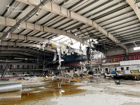 Опубліковано фото й відео льодової арени у Дружківці після російського обстрілу