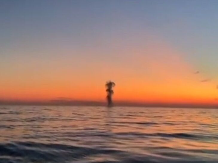 Украинские военные уничтожили морскую мину в Одесской области, ее штормом несло к побережью