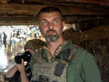 42-летний защитник "Азовстали" Дианов: Очень много женщин ухаживает. И самое главное начали ухаживать старые знакомые