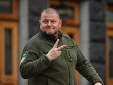 Арестович о Залужном: Валера – как кит. Он сильный, как кит, добрый, как кит и опасный, как кит. Он огромнейший. Я обниматься с ним люблю