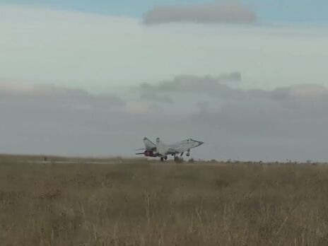 По всій Україні оголошували повітряну тривогу. Повідомляли про зліт винищувачів у Білорусі