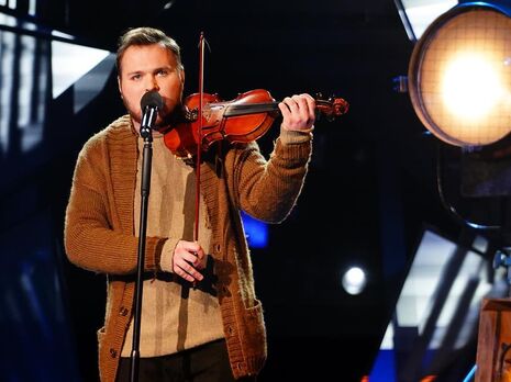 Скрипач Моисей Бондаренко выступил в освобожденном Изюме. Видео