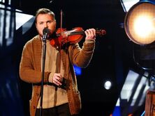 Скрипач Моисей Бондаренко выступил в освобожденном Изюме. Видео