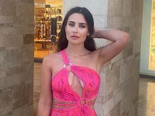 Дочь Филатова снялась в "нюдовом" топе и лосинах