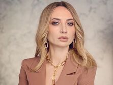 "Взгляд кота – прямо в душу". Сопонару снялась с котом из Мариуполя, которого приютила после войны