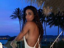 "Не получается питаться правильно во время стресса". Димопулос рассказала, сколько килограммов набрала