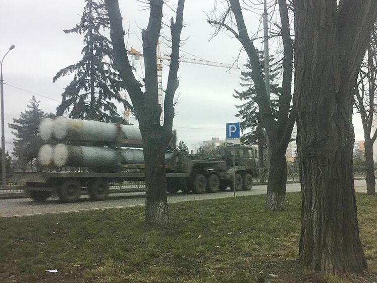 Окупанти третій день поспіль завозять у Маріуполь засоби ППО &ndash; Андрющенко