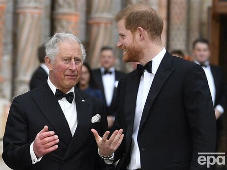 Королю Великобританії Чарльзу III подобалося жартувати, що не він є справжнім батьком принца Гаррі – ЗМІ