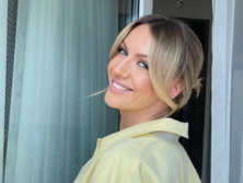 Никитюк показала, как ей делают массаж маслом