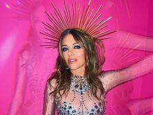 "Ты выглядишь так красиво. Эта улыбка!" Херли снялась со своими питомцами