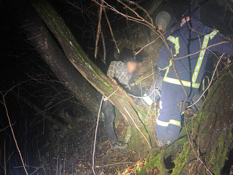 Чоловік упав із 10-метрового урвища, намагаючись нелегально перетнути кордон із Румунією – Держприкордонслужба