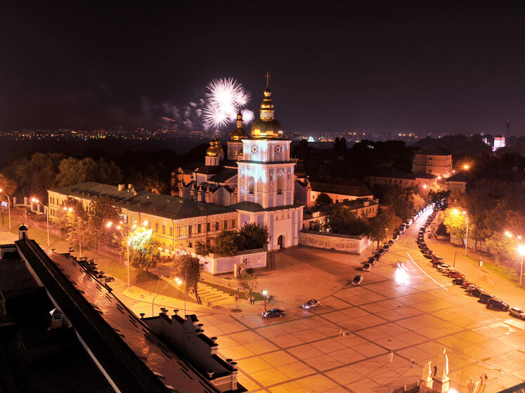 61% украинцев выступает за разрешение использования фейерверков после войны, 55% – планируют праздновать с салютами победу Украины – опрос