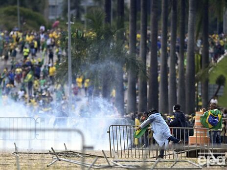 В Бразилии сторонники Болсонару, проигравшего выборы, ворвались в правительственные здания. Фоторепортаж