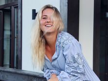 20-летняя теннисистка Костюк снялась в бикини на пляже в Австралии