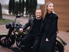 Жена Павлика на отдыхе в Буковеле спела вместе с мужем. Видео