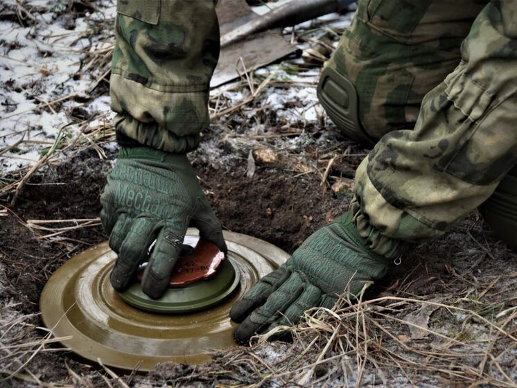 Саперы минируют территории, где могут пройти танки, на севере Киевской области