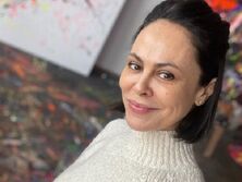 48-летняя экс-жена Кличко снялась в халате. Фото