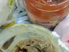 "Не показывайте это японцам", "Импортозамещение". В сети обсуждают ролик, в котором россияне готовят роллы