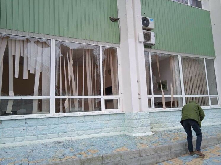 В Херсоне взрывы от обстрелов россиянами повредили здание университета