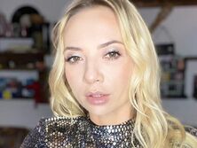 "Вау, какая красота!", "Принцесса". Солонару показала фото в белом платье